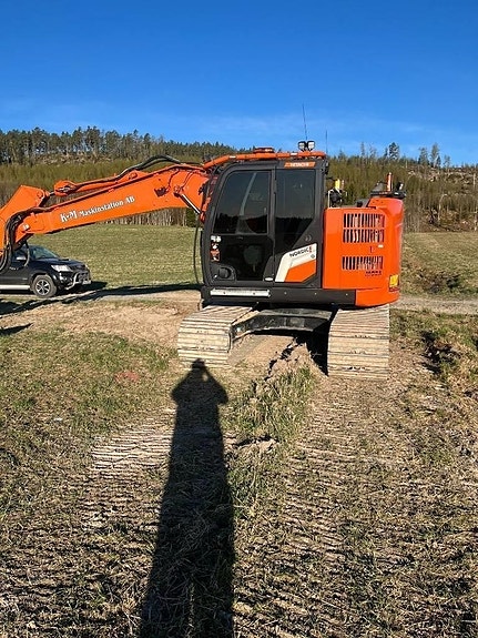 Hitachi ZX135US-7 2 of 5