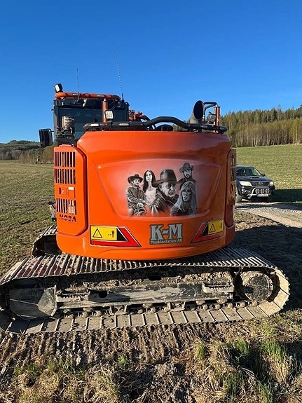 Hitachi ZX135US-7 3 of 5