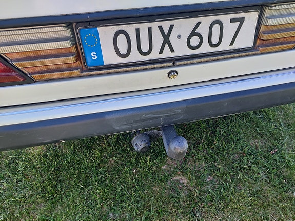 Mercedes-Benz 200 E 3 of 5