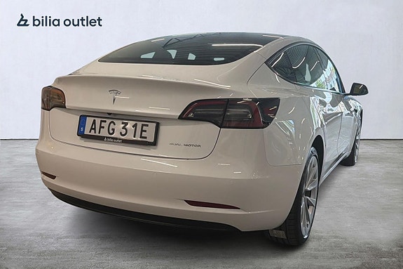 Tesla Model 3 5 of 5