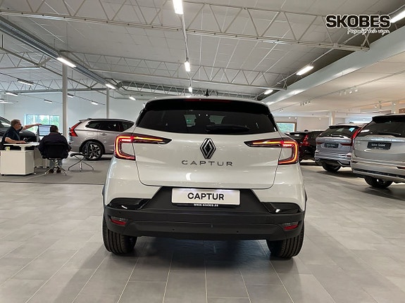 Renault Captur 5 of 16