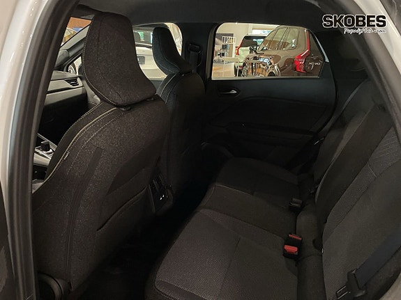 Renault Captur 8 of 16