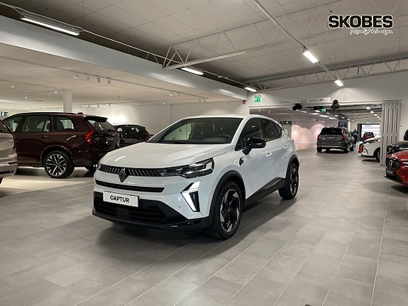 Renault Captur 3 of 16