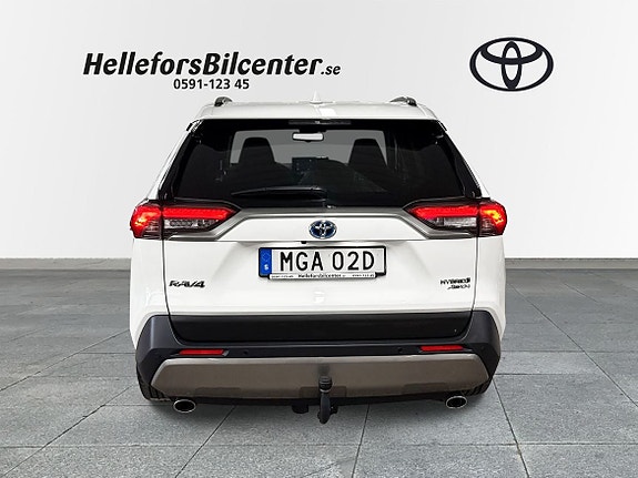 Toyota RAV4 4 of 5