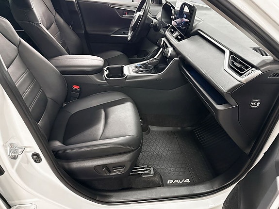 Toyota RAV4 6 of 21