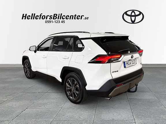 Toyota RAV4 2 of 5