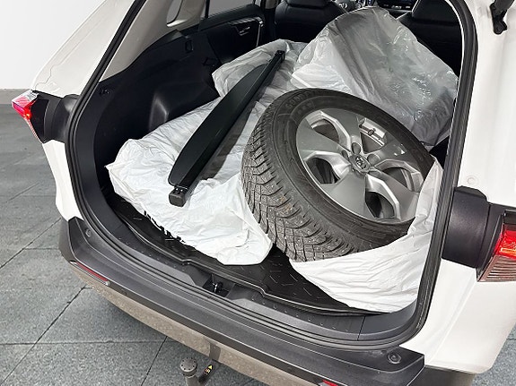 Toyota RAV4 10 of 21