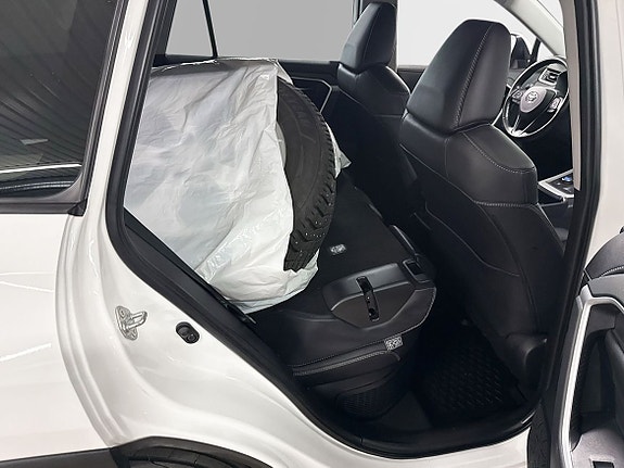 Toyota RAV4 7 of 21