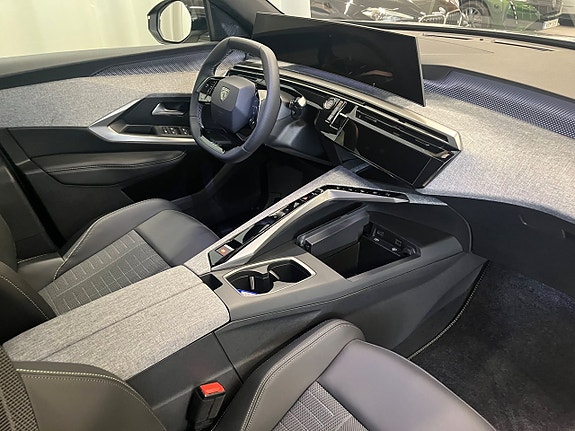 Peugeot 5008 7 of 9