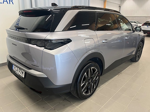 Peugeot 5008 2 of 5
