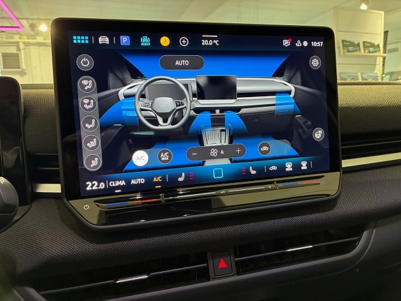 Volkswagen T-Roc 14 of 14