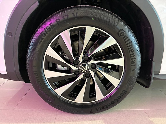 Volkswagen T-Roc 10 of 14