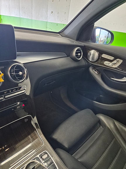 Mercedes-Benz GLC300 5 of 5