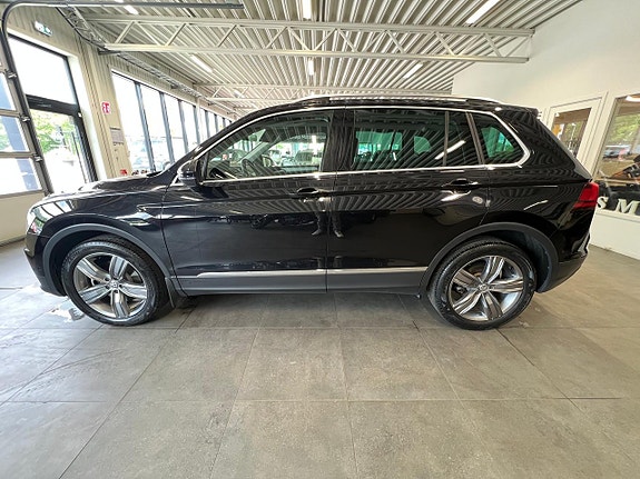 Volkswagen Tiguan 3 of 5