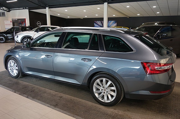 Skoda Superb 2 of 5