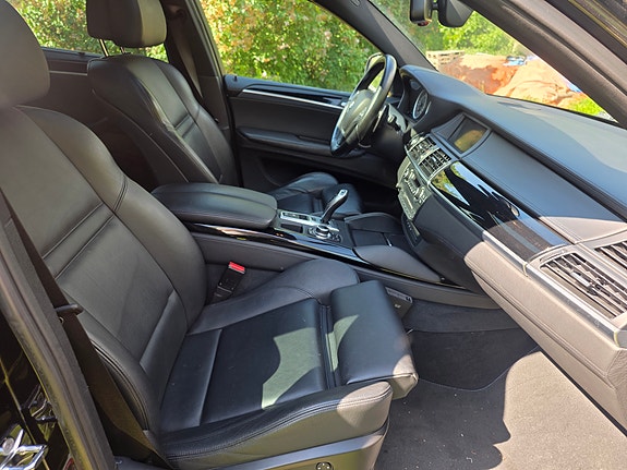 BMW X6 M 4 of 5