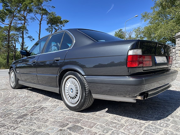 BMW M5 3 of 5