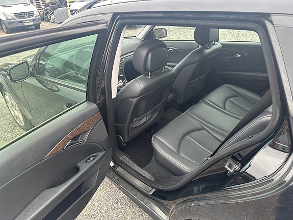 Mercedes-Benz E-Klass 3 of 5