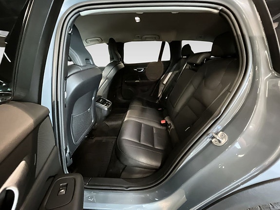 Volvo V60 Cross Country 10 of 16