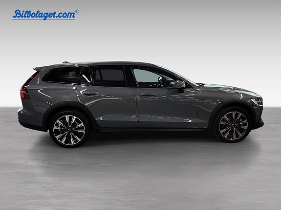 Volvo V60 Cross Country 5 of 16