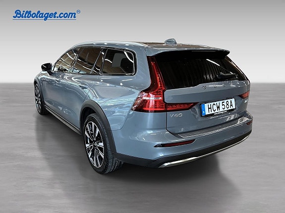 Volvo V60 Cross Country 8 of 16