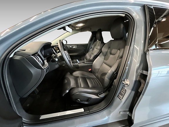 Volvo V60 Cross Country 9 of 16