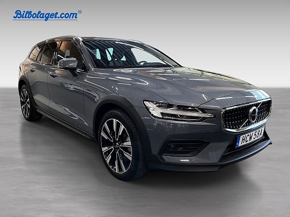 Volvo V60 Cross Country 4 of 16