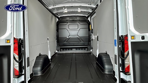 Ford Transit 10 of 12