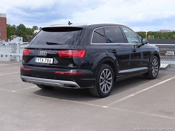Audi Q7 4 of 5