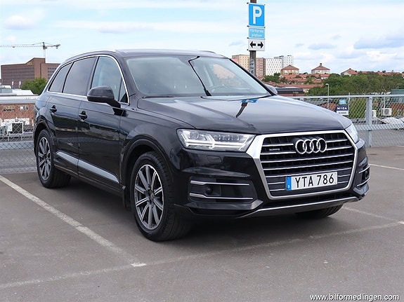 Audi Q7 2 of 5