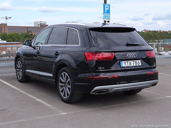 Audi Q7 3 of 5