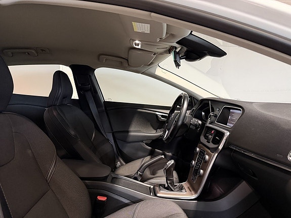 Volvo V40 Cross Country 16 of 30