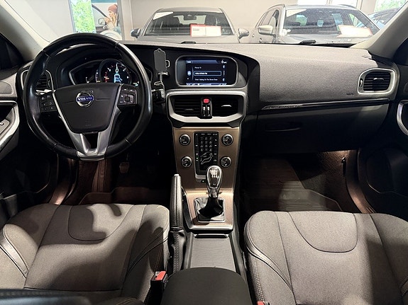 Volvo V40 Cross Country 14 of 30
