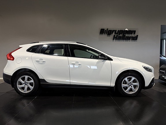 Volvo V40 Cross Country 8 of 30