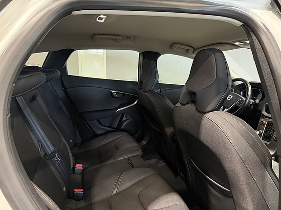 Volvo V40 Cross Country 17 of 30