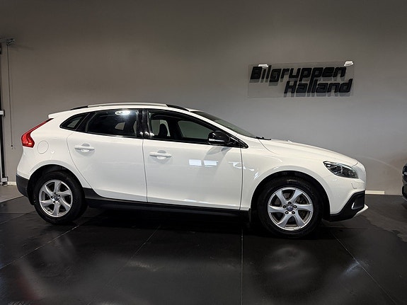 Volvo V40 Cross Country 7 of 30