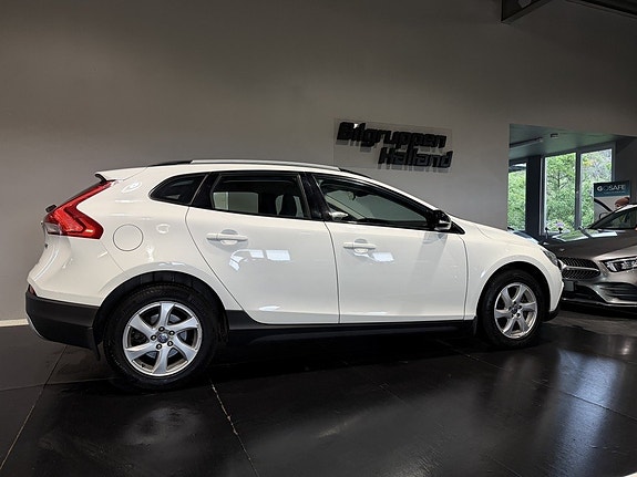 Volvo V40 Cross Country 9 of 30