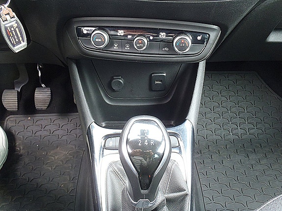 Opel Crossland X 12 of 15