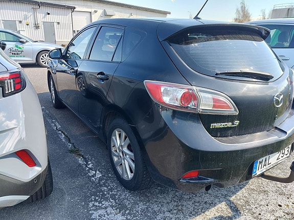 Mazda 3 4 of 5