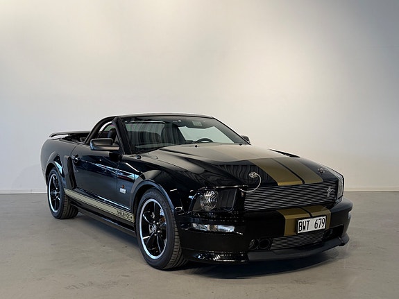 Ford Mustang 2 of 5