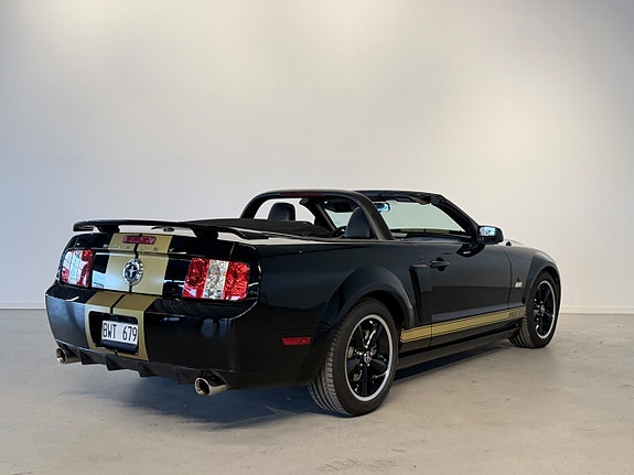 Ford Mustang 3 of 5