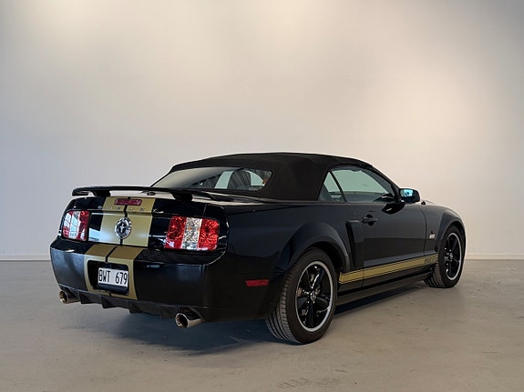 Ford Mustang 4 of 5