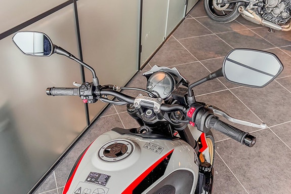 Triumph Trident 800 *NYHET!* *Sista exet!* 5 of 5