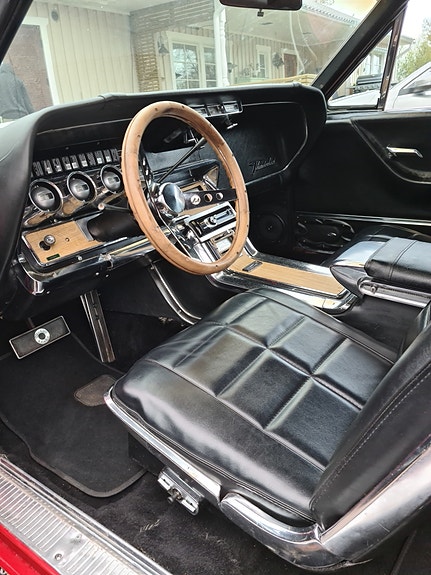 Ford Thunderbird 3 of 4