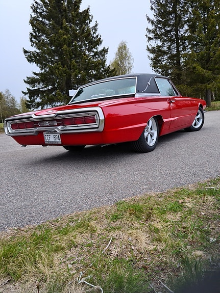 Ford Thunderbird 2 of 4