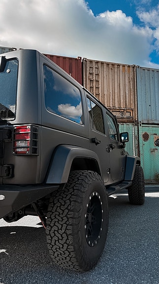 Jeep Wrangler Unlimited 3 of 5