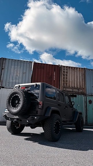 Jeep Wrangler Unlimited 2 of 5