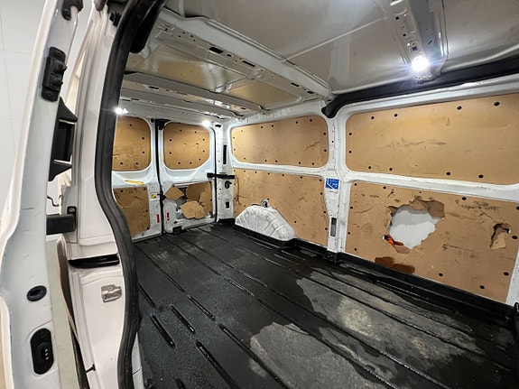 Ford Transit Custom 12 of 30