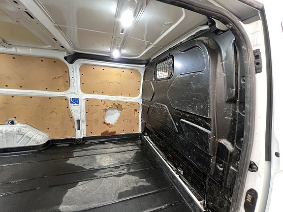 Ford Transit Custom 13 of 30