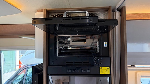 Bürstner Ixeo T 720 140hk / Aut / Toa Bak / Låga långbäddar, ALDE 11 of 22
